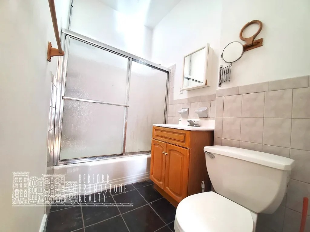 Bright bedroom with high ceiling in Bedstuy, 599 - Photo 2