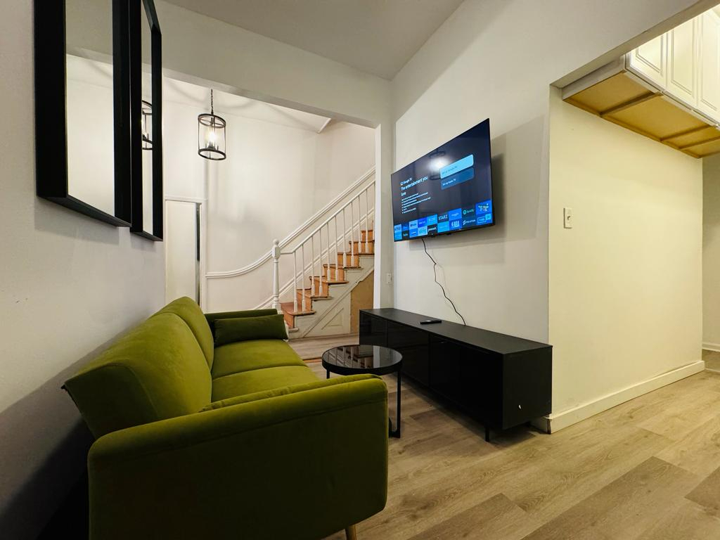 Bright bedroom with high ceiling in Bedstuy, 599 - Photo 4
