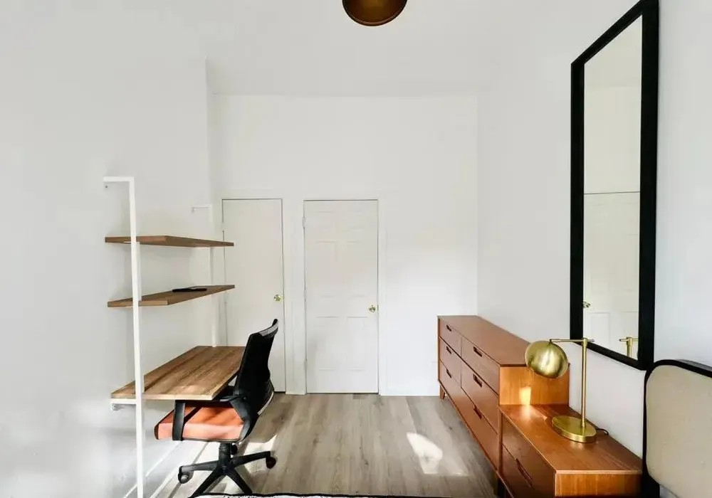 Bright bedroom with high ceiling in Bedstuy, 599 - Photo 11