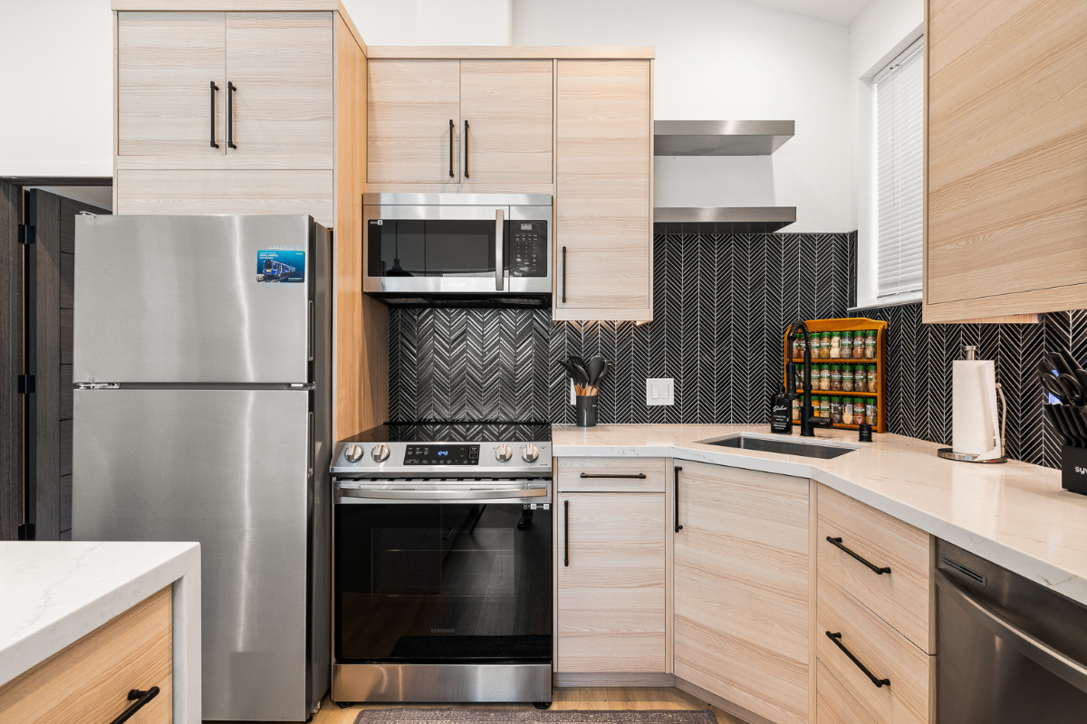 Comfortable Retreat With Private Entry and Garden Space Near Oak Park - Photo 6