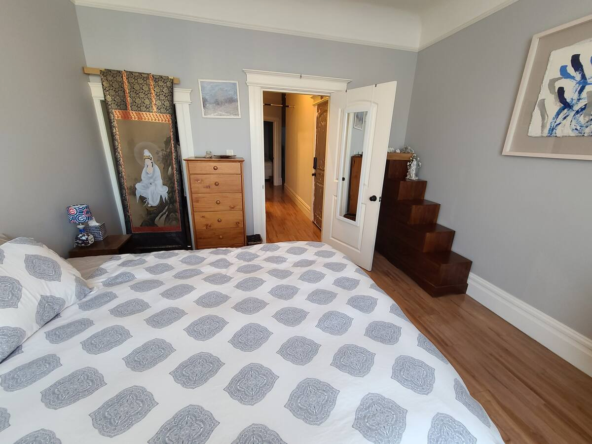 Sunny Mission 2 BR 1 bath Mid-Century Modern near BART. From Sept 1 - USD5,600mo - Photo 4