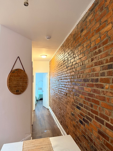Sun Filled Apartment in Shaw with Private Patio - Photo 5