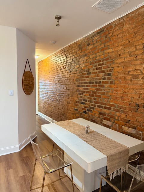 Sun Filled Apartment in Shaw with Private Patio - Photo 4