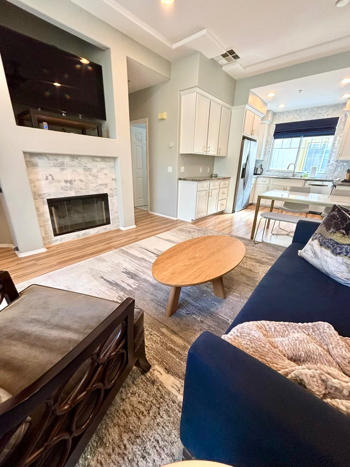 Coastal, WalkableTownhome in Sunny San Diego - Photo 4