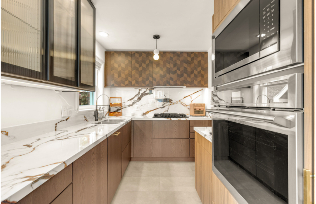 Light filled room with private bathroom in beautiful spacious house (2 available) - Photo 8