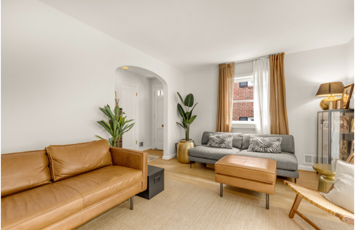 Light filled room with private bathroom in beautiful spacious house (2 available) - Photo 2