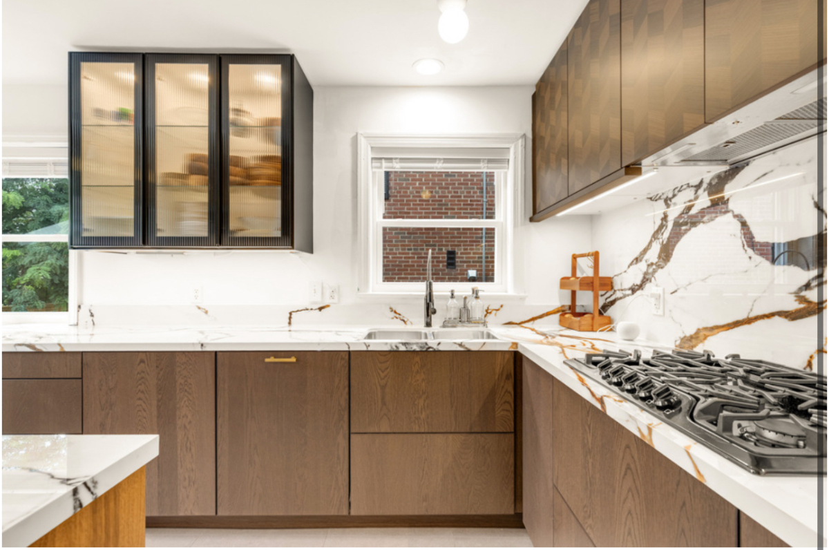 Light filled room with private bathroom in beautiful spacious house (2 available) - Photo 6