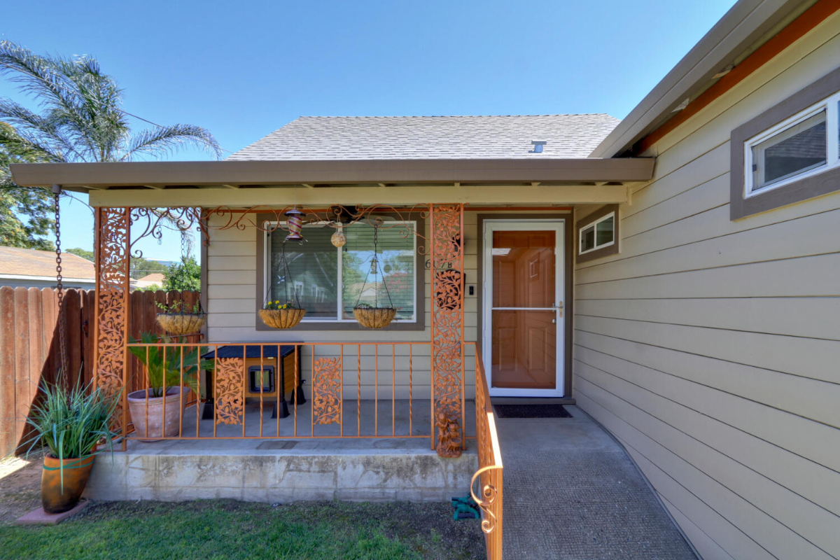 2 Bedroom Guest House With Hot Tub, Yard , Walk to Ballpark and Downtown Sacramento - Photo 4