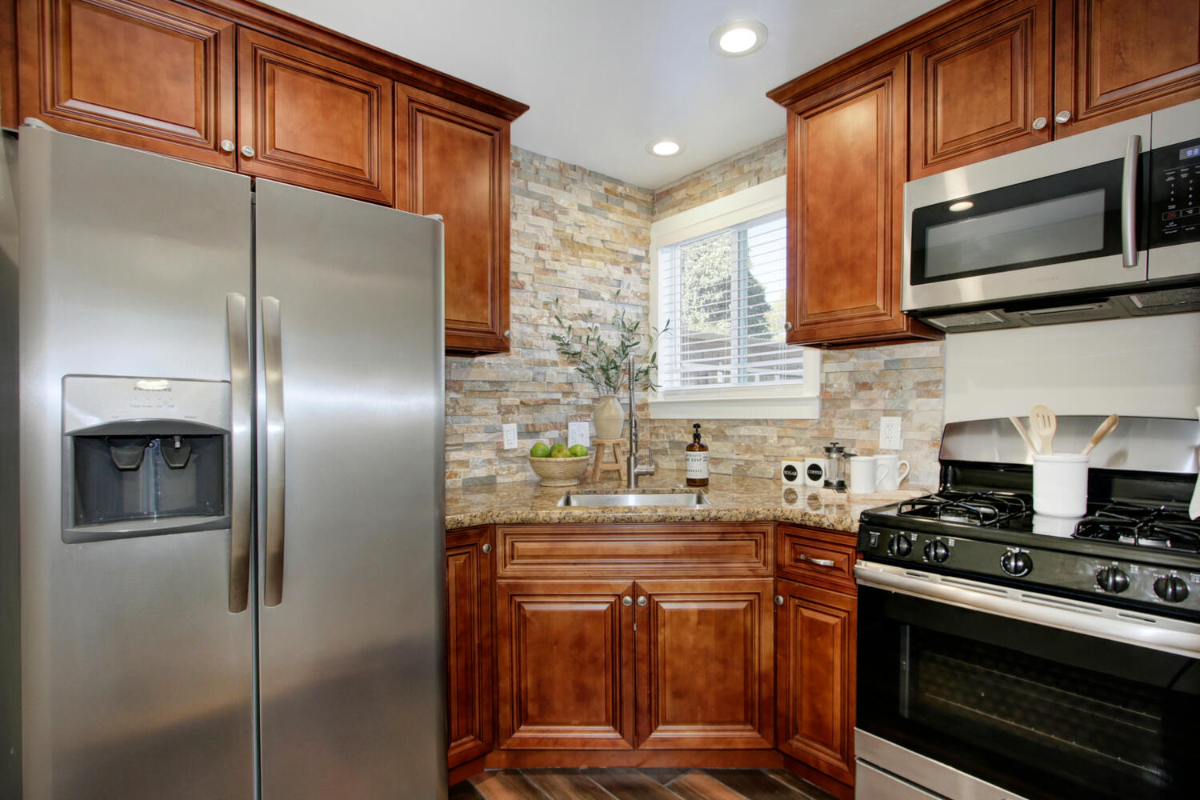 2 Bedroom Guest House With Hot Tub, Yard , Walk to Ballpark and Downtown Sacramento - Photo 6