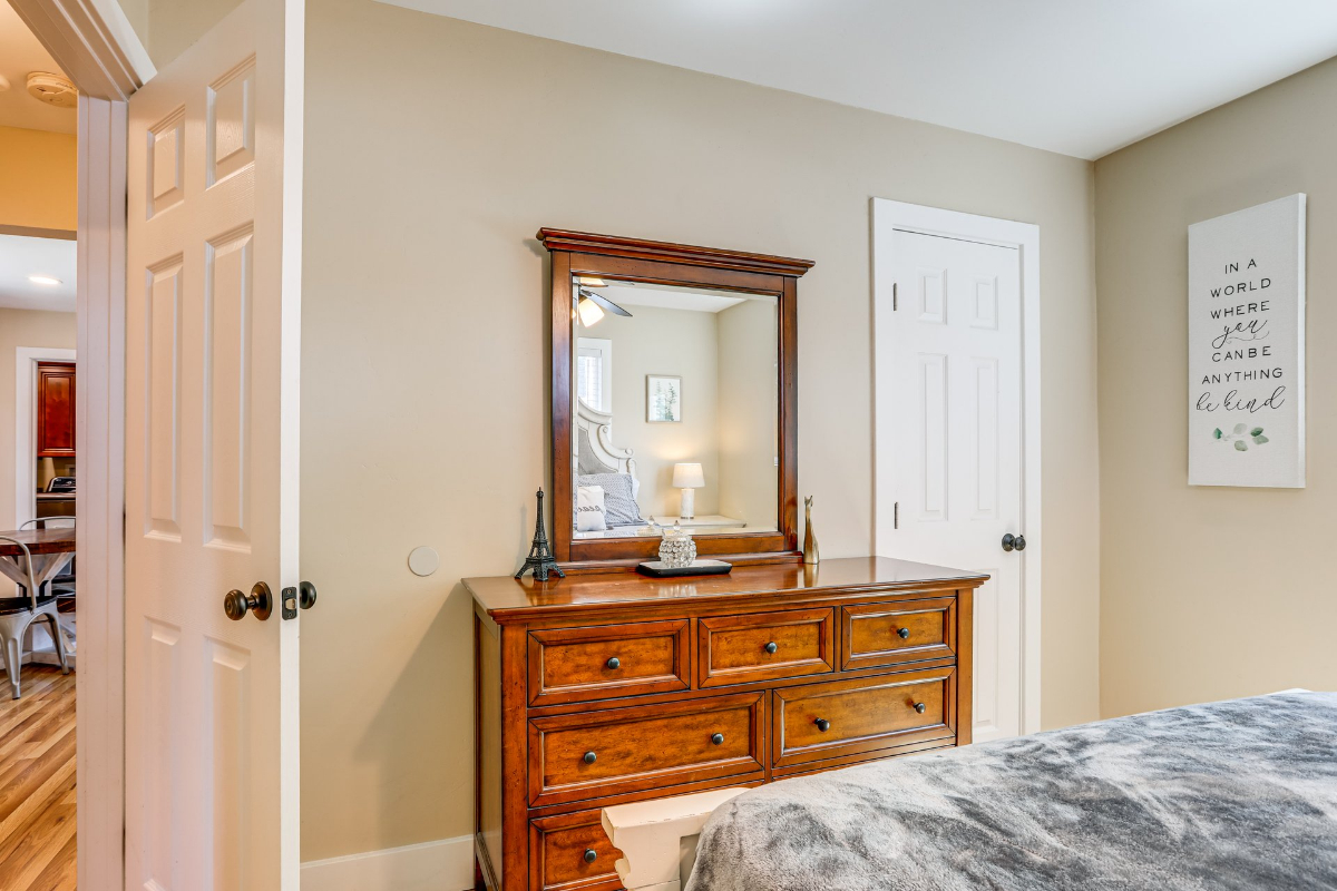 2 Bedroom Guest House With Hot Tub, Yard , Walk to Ballpark and Downtown Sacramento - Photo 3