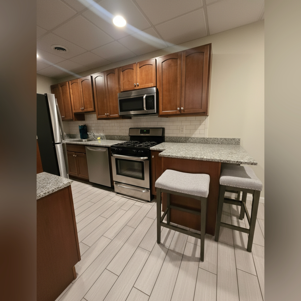 Recently Renovated 2 bedrooms , 1 bathroom apartment- 1st Floor Apt - Photo 7