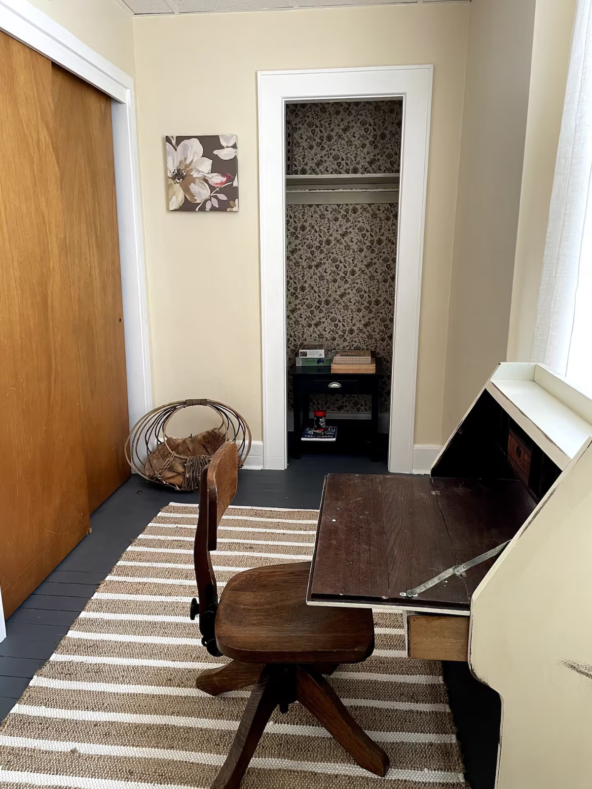 Cozy loft on East Main - Photo 11