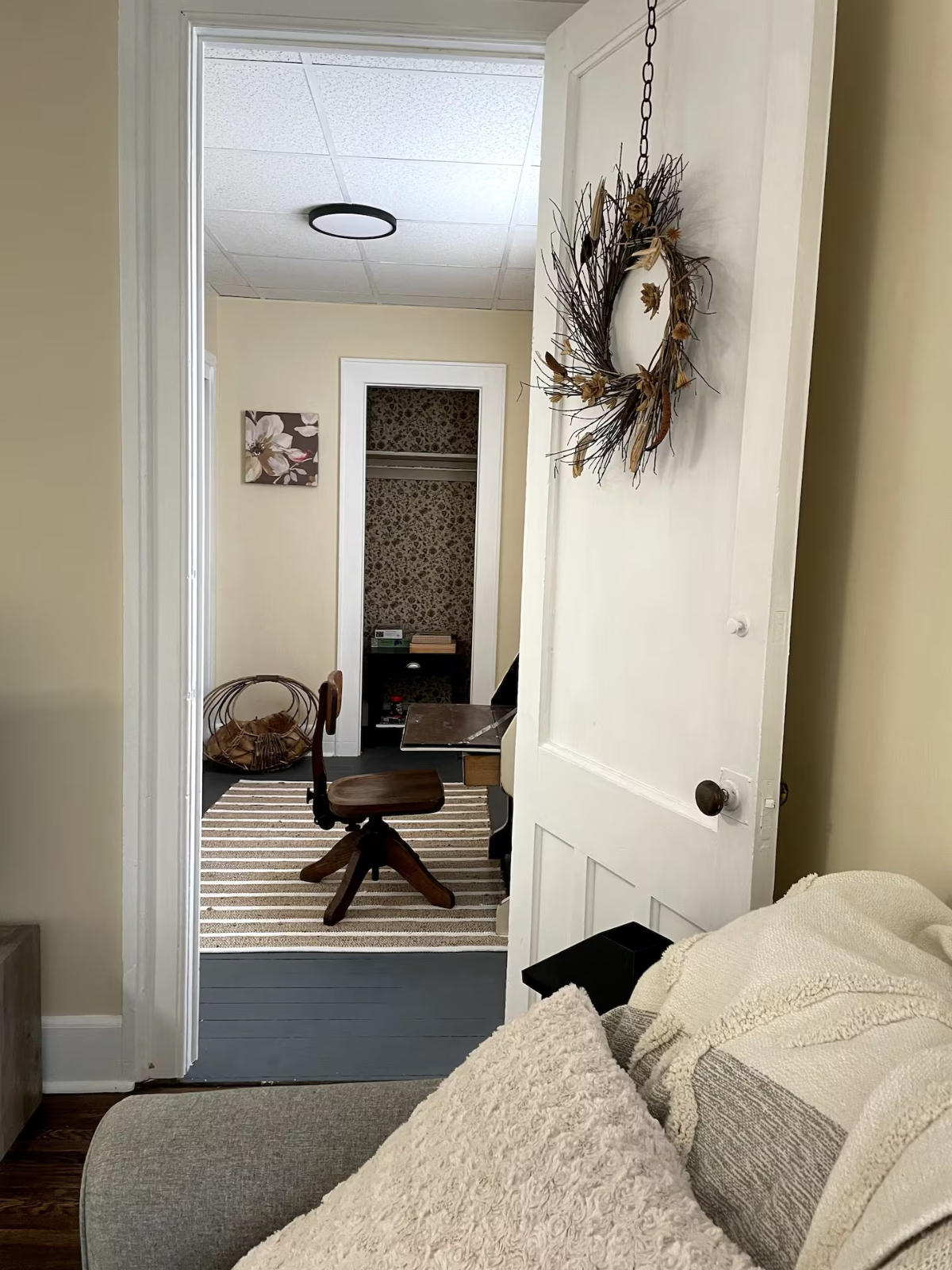 Cozy loft on East Main - Photo 10