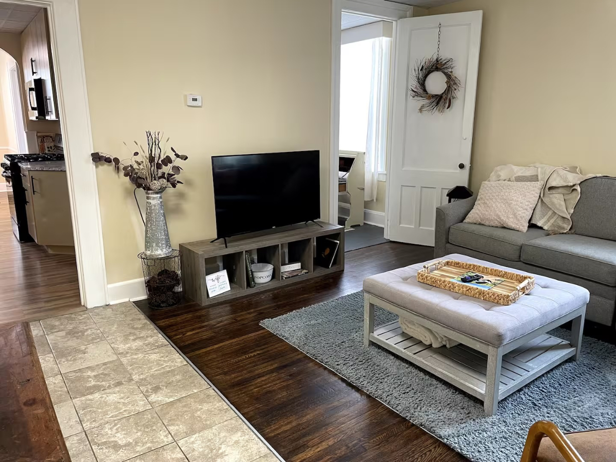 Cozy loft on East Main - Photo 1