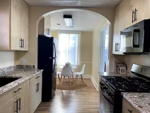 Cozy loft on East Main - Photo 9