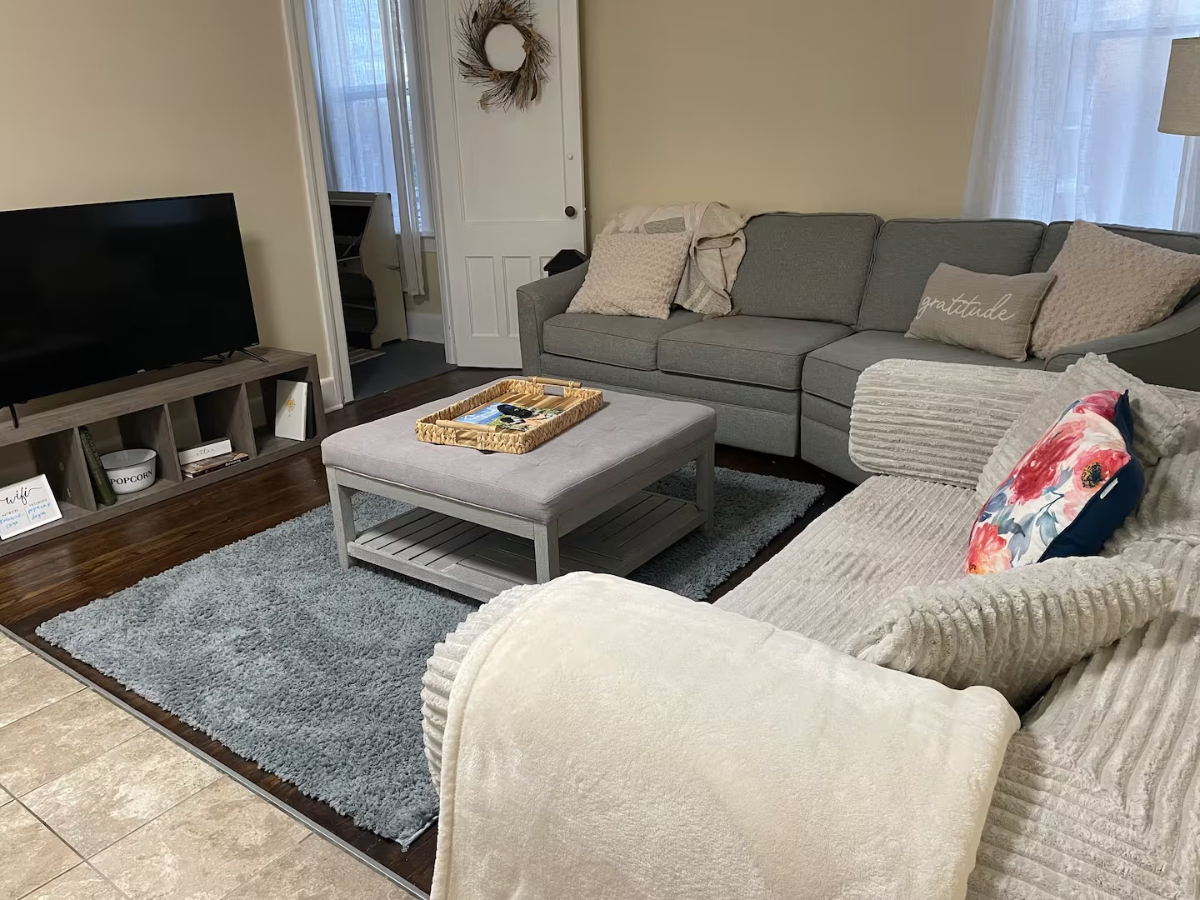 Cozy loft on East Main - Photo 2