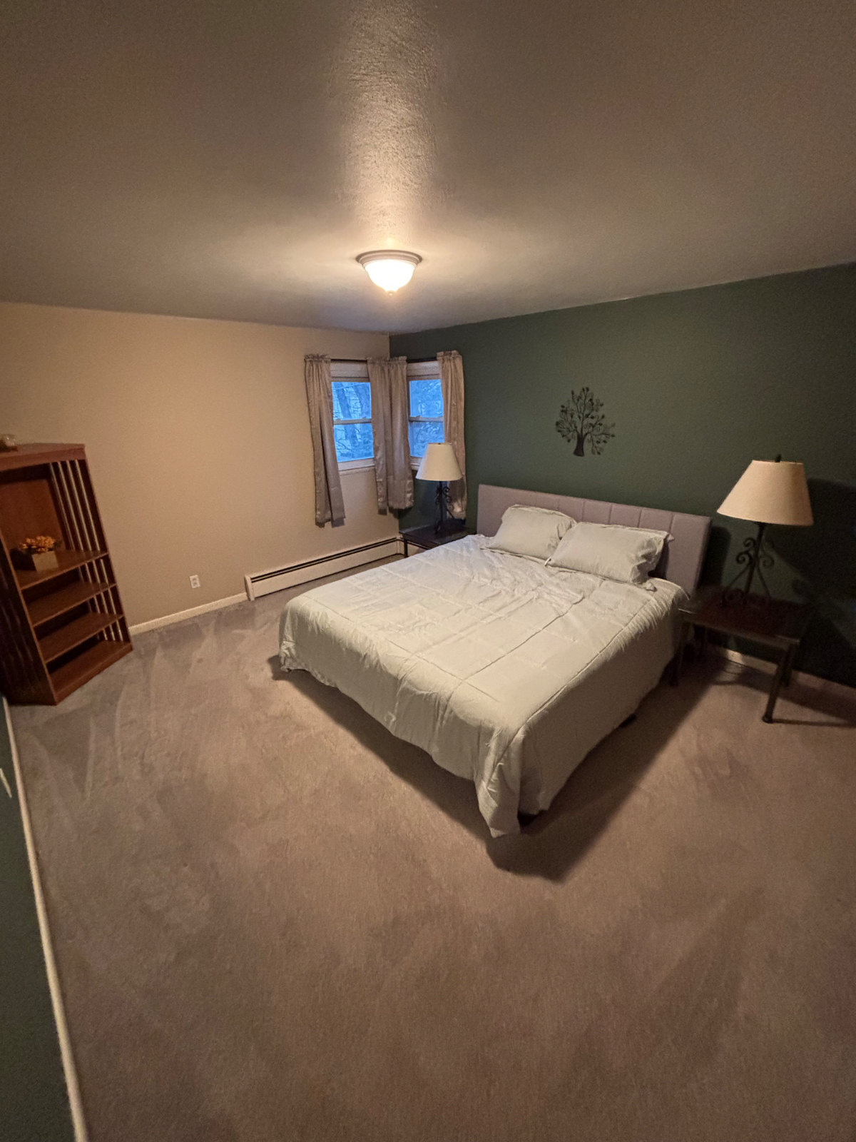 Spacious, private 1.5 BR unit near hospitals - Photo 1