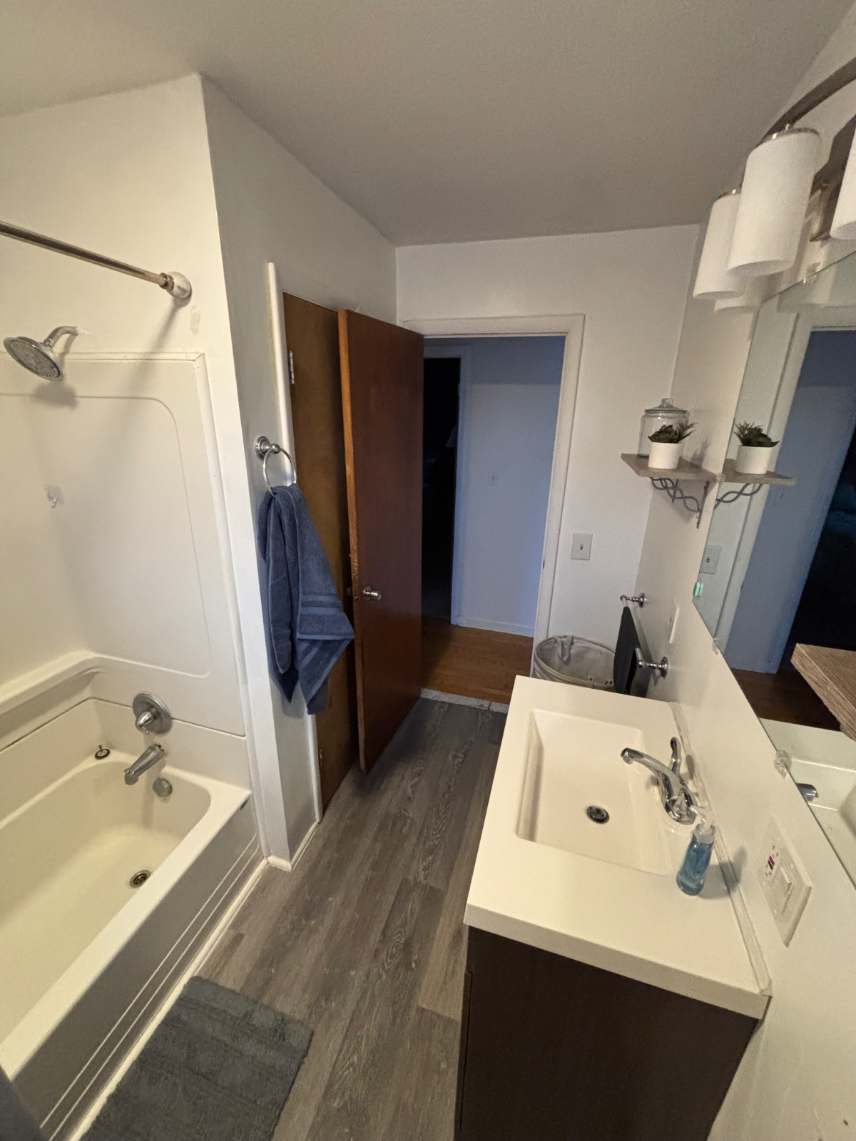 Spacious, private 1.5 BR unit near hospitals - Photo 5