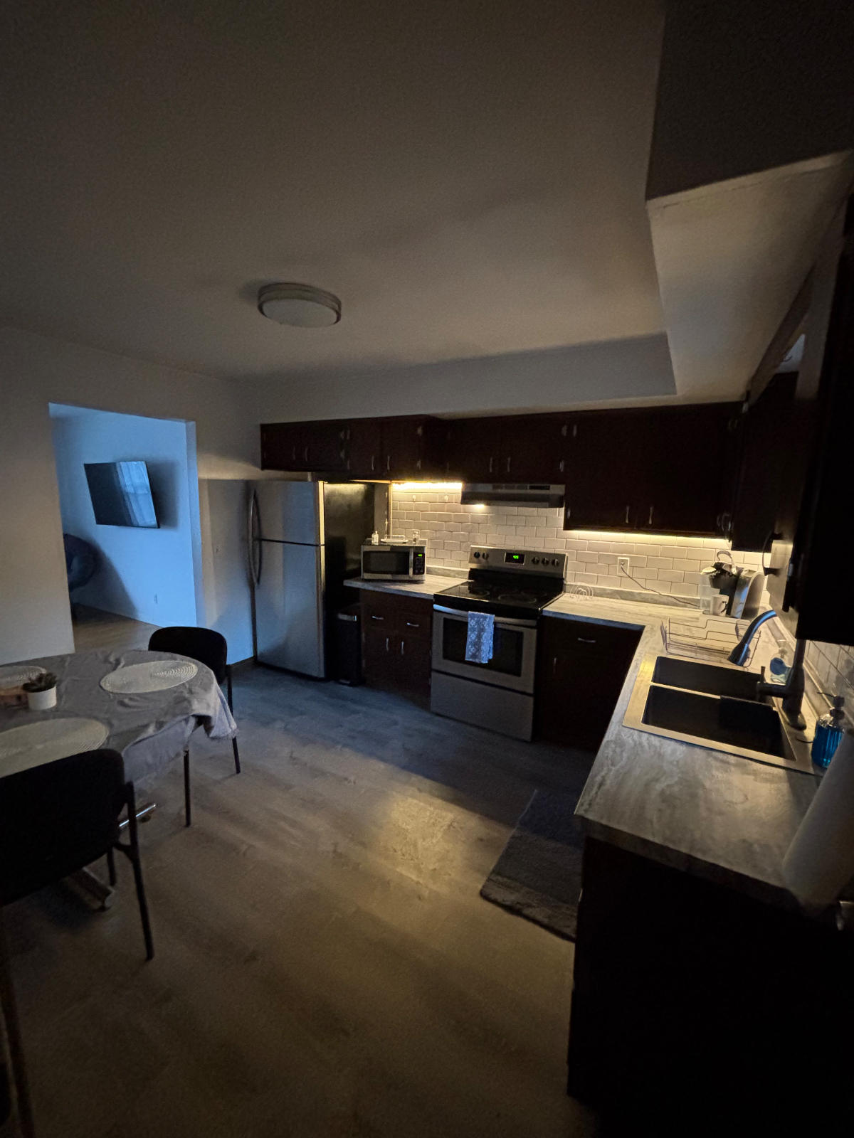 Spacious, private 1.5 BR unit near hospitals - Photo 2