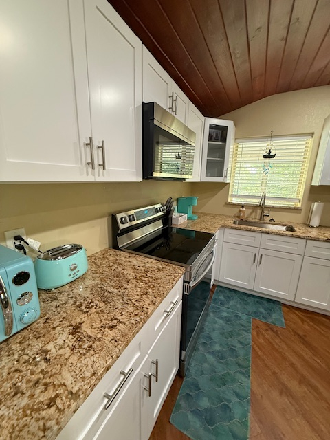 Comfortable 1BR House Near Hospitals And Downtown New Port Richey - Photo 10