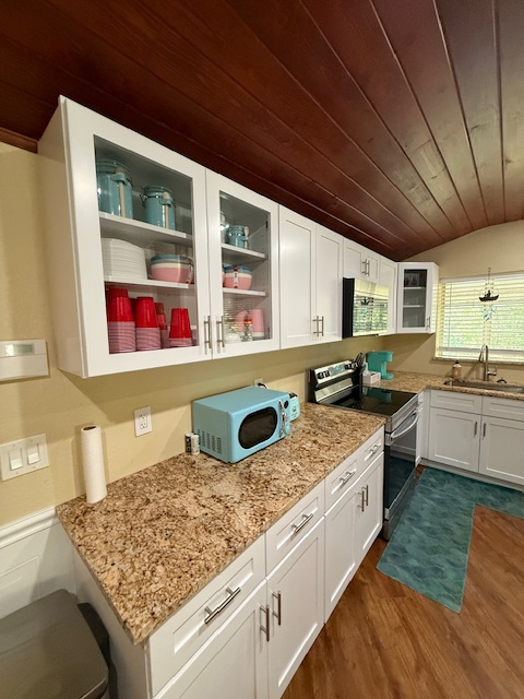 Comfortable 1BR House Near Hospitals And Downtown New Port Richey - Photo 8