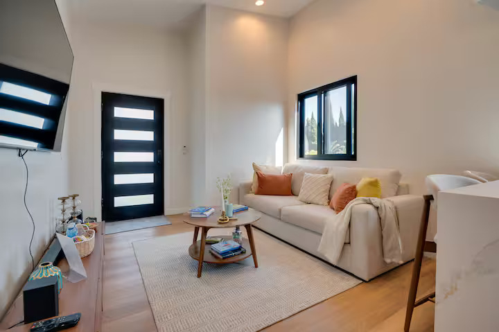 Bright Modern New Fully Furnished 3 Bedroom Home with Parking and Outdoor Space - Photo 2