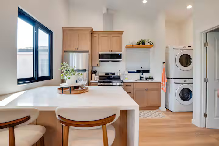 Bright Modern New Fully Furnished 3 Bedroom Home with Parking and Outdoor Space - Photo 6
