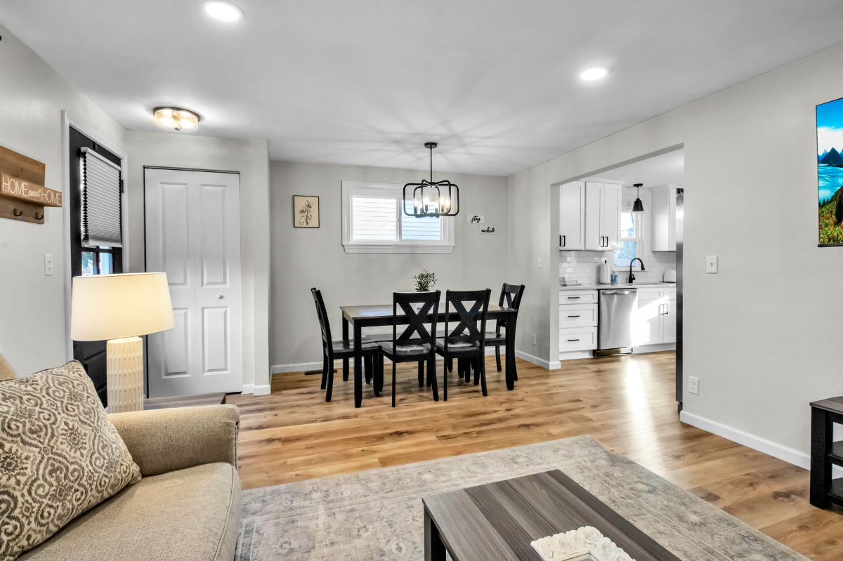 Charming 3 Bedroom Home - Photo 5