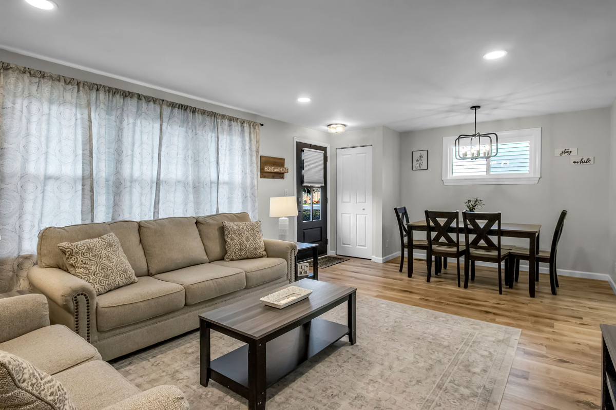 Charming 3 Bedroom Home - Photo 6