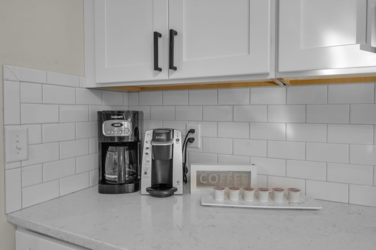 Charming 3 Bedroom Home - Photo 10