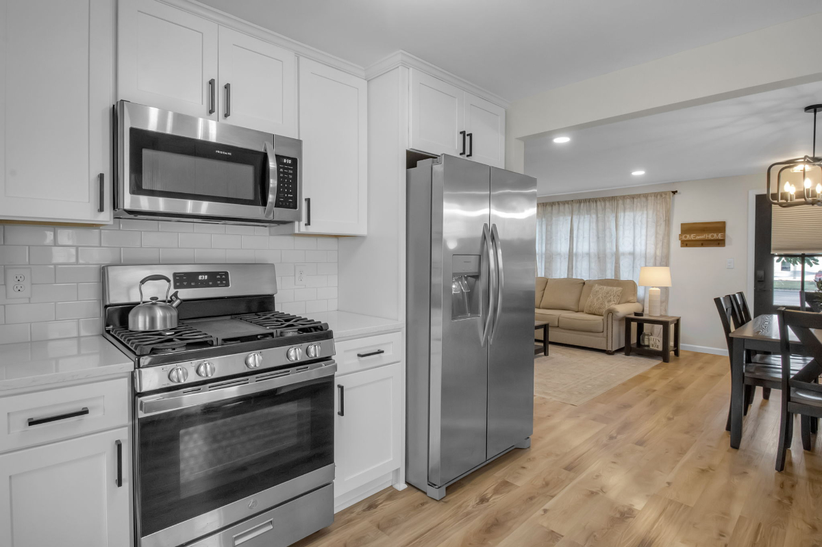 Charming 3 Bedroom Home - Photo 11