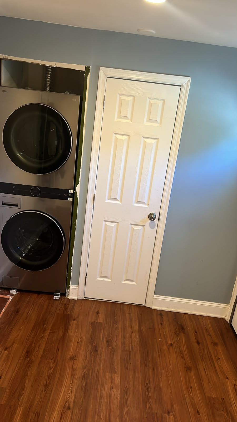 Spacious 4-Bedroom Row Home with Private Parking in Southeast DC - Photo 4