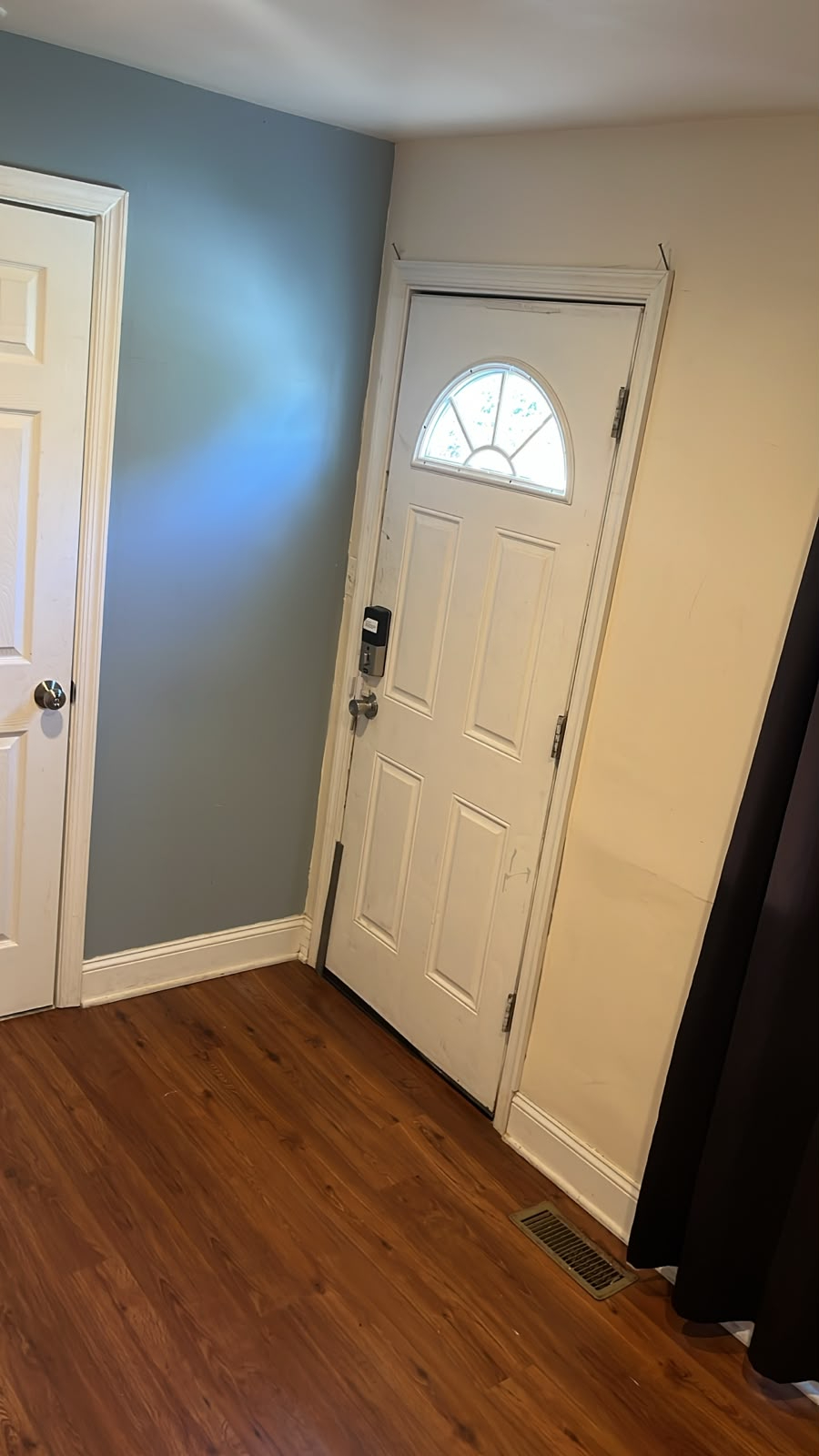 Spacious 4-Bedroom Row Home with Private Parking in Southeast DC - Photo 6