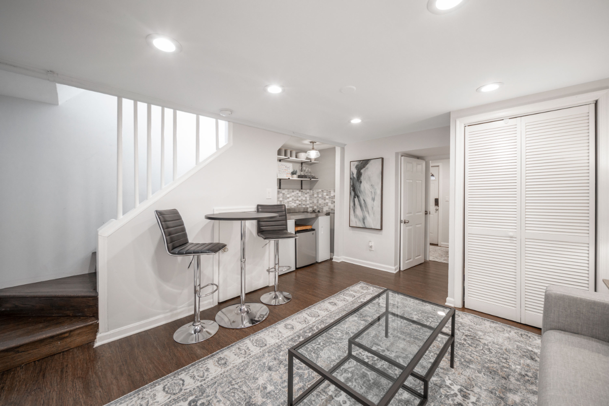 Spacious 4-Bedroom Row Home with Private Parking in Southeast DC - Photo 10