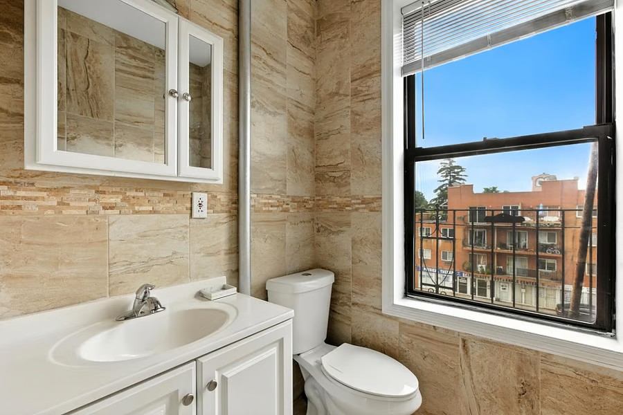 Modern NYC Apartment Private Room Great Value Stay - Photo 3
