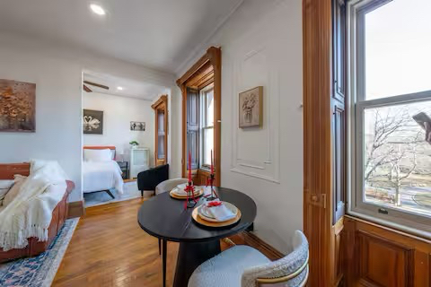 Cozy Historic Luxury Landmark Brownstone Apartment - Photo 3