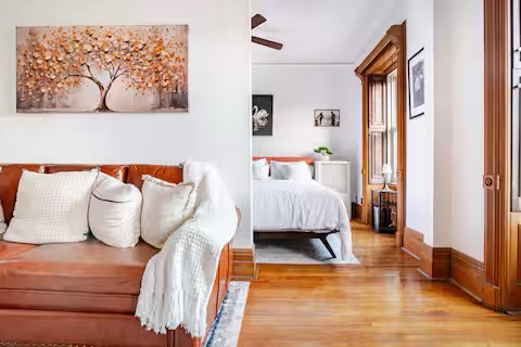 Cozy Historic Luxury Landmark Brownstone Apartment - Photo 12