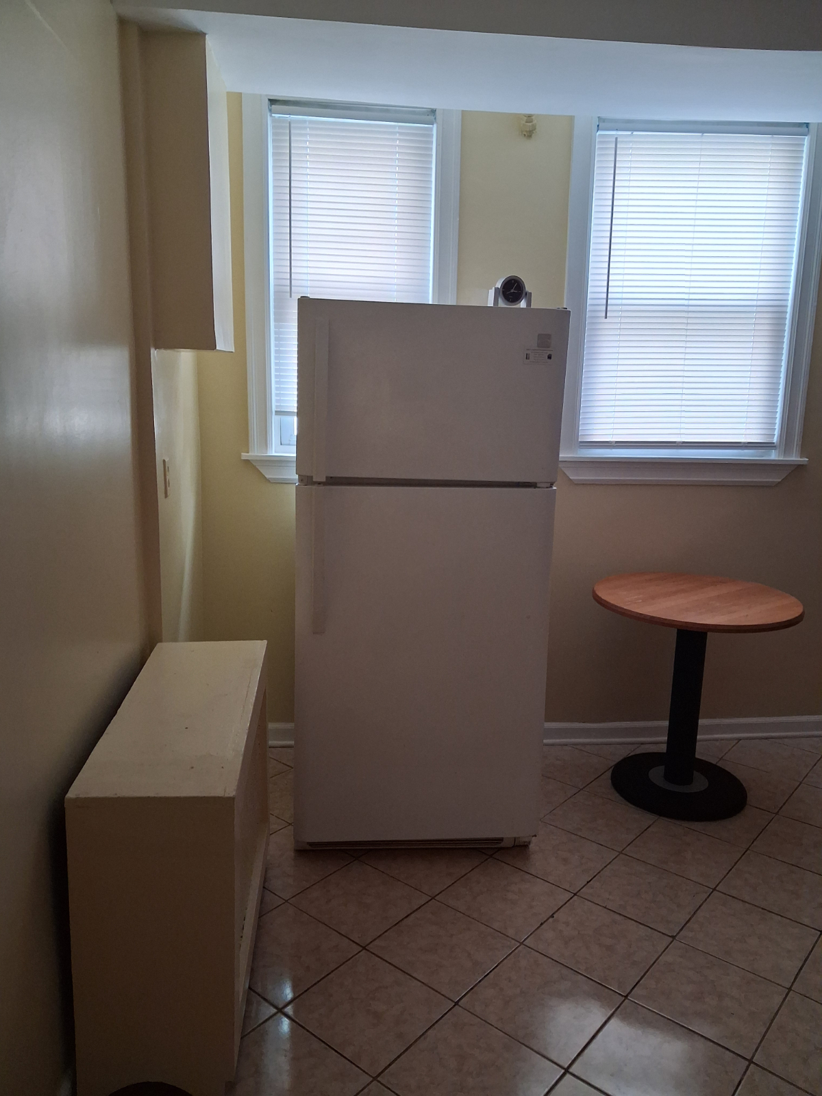 Cozy & Spacious 3-Bedroom Home - Fully Furnished with Patio, Parking & Wi-Fi - Photo 4