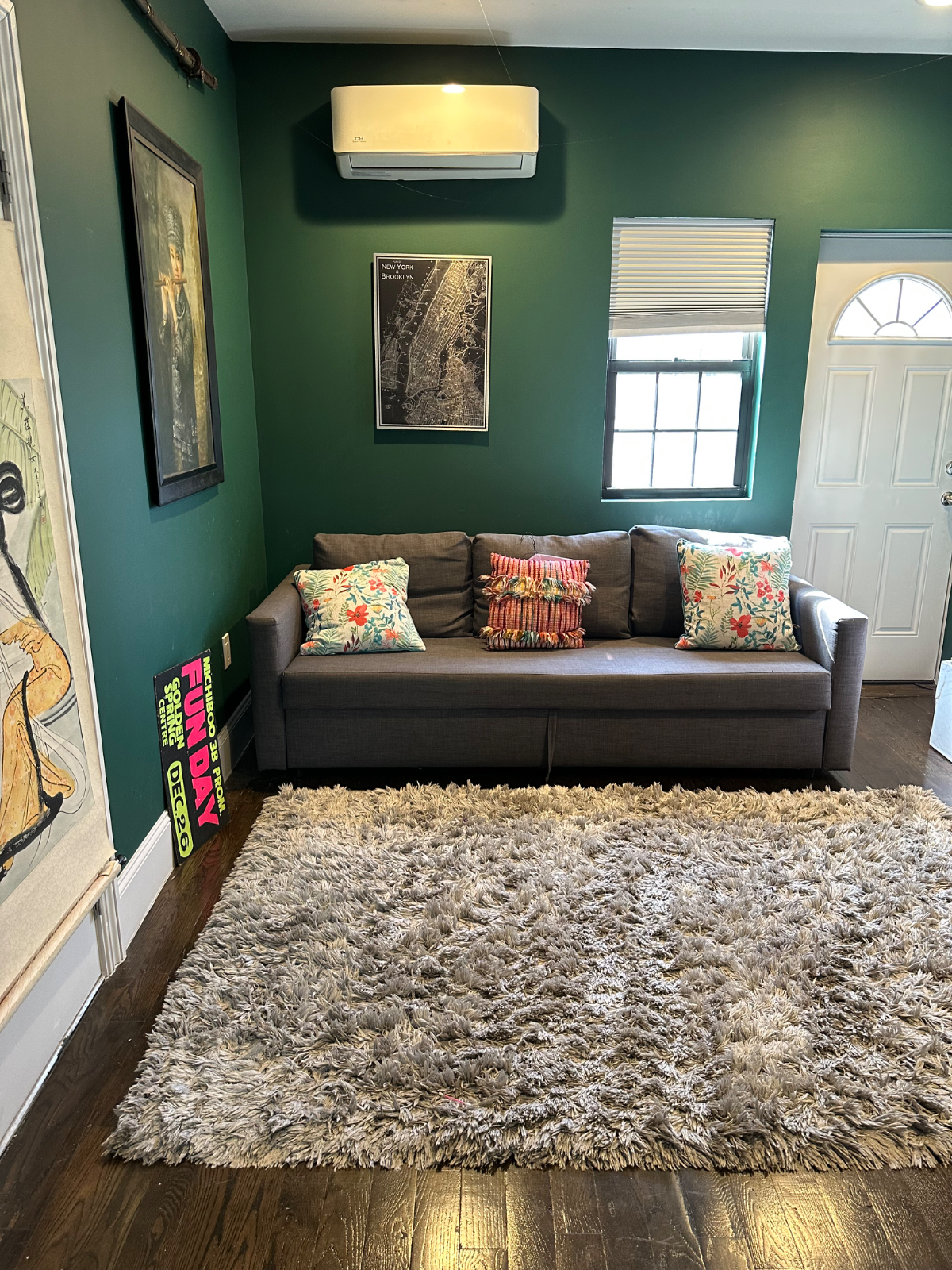 Two-Bedroom Apartment with Garden Access Near Broadway Junction