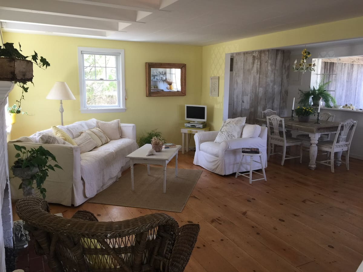 Waterfront English Cottage - Photo 9