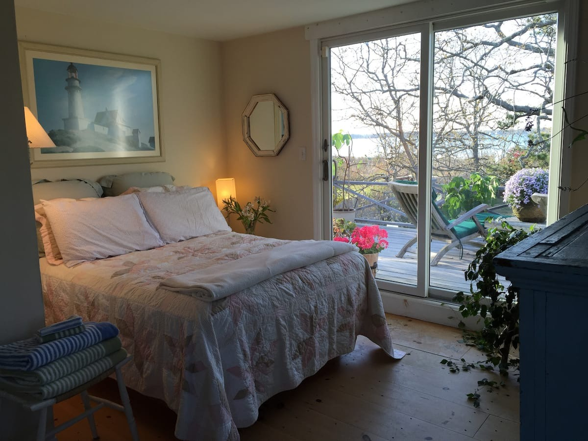 Waterfront English Cottage - Photo 12