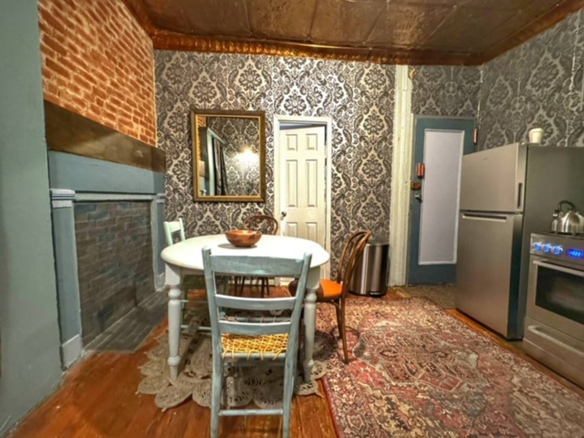 Edwardian Chic Artist Apartment in the Heart of Williamsburg - Photo 4