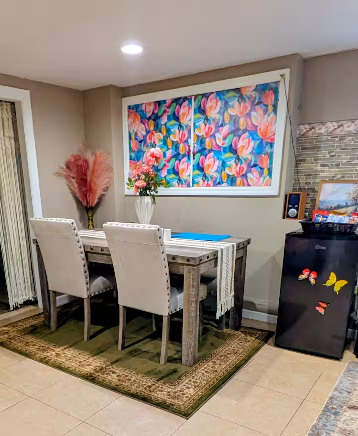 Private retreat with a Queen bed- Self Check in - Photo 1