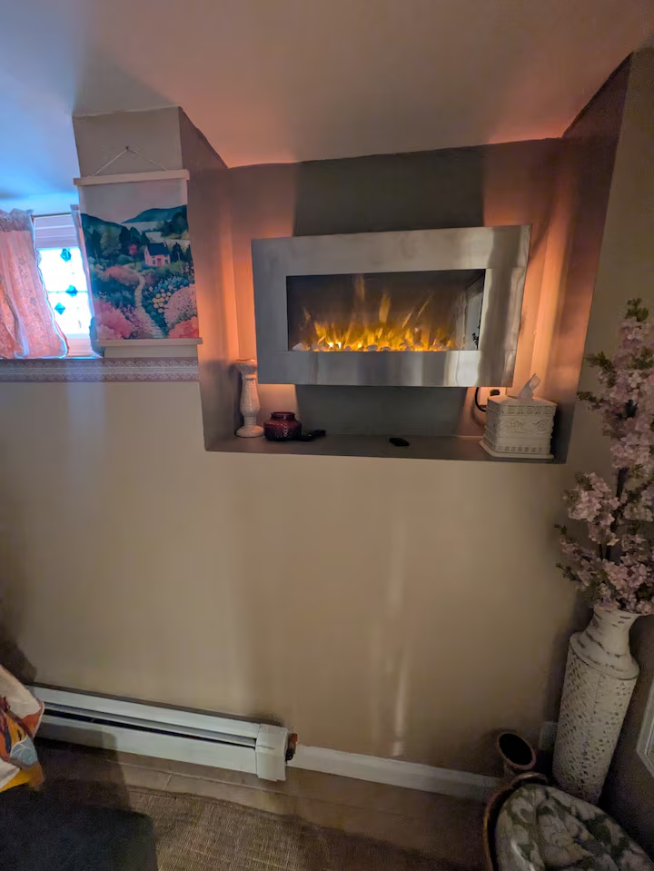 Private retreat with a Queen bed- Self Check in - Photo 9