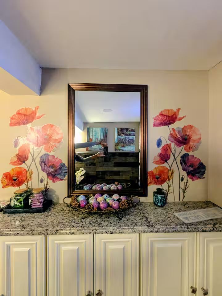 Private retreat with a Queen bed- Self Check in - Photo 12