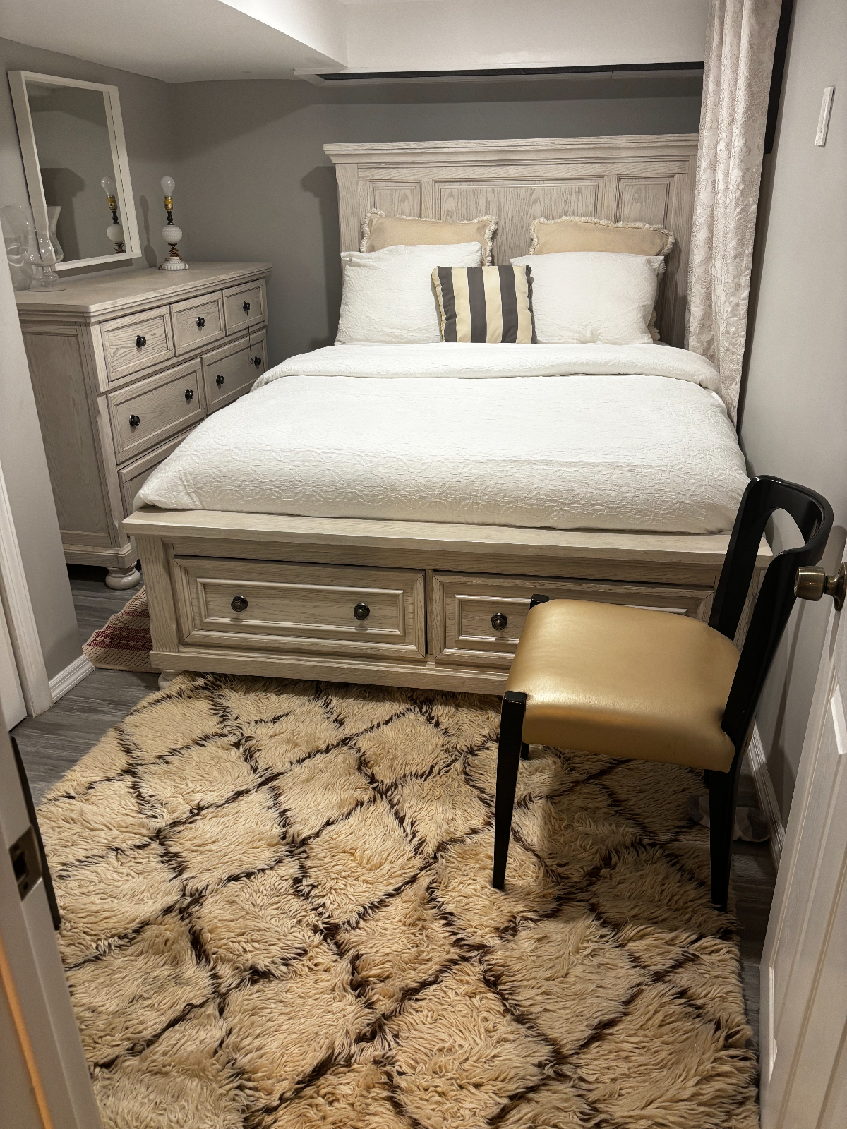 Quiet Fully Furnished Apartment Near JFK With Easy Manhattan Access - Photo 2