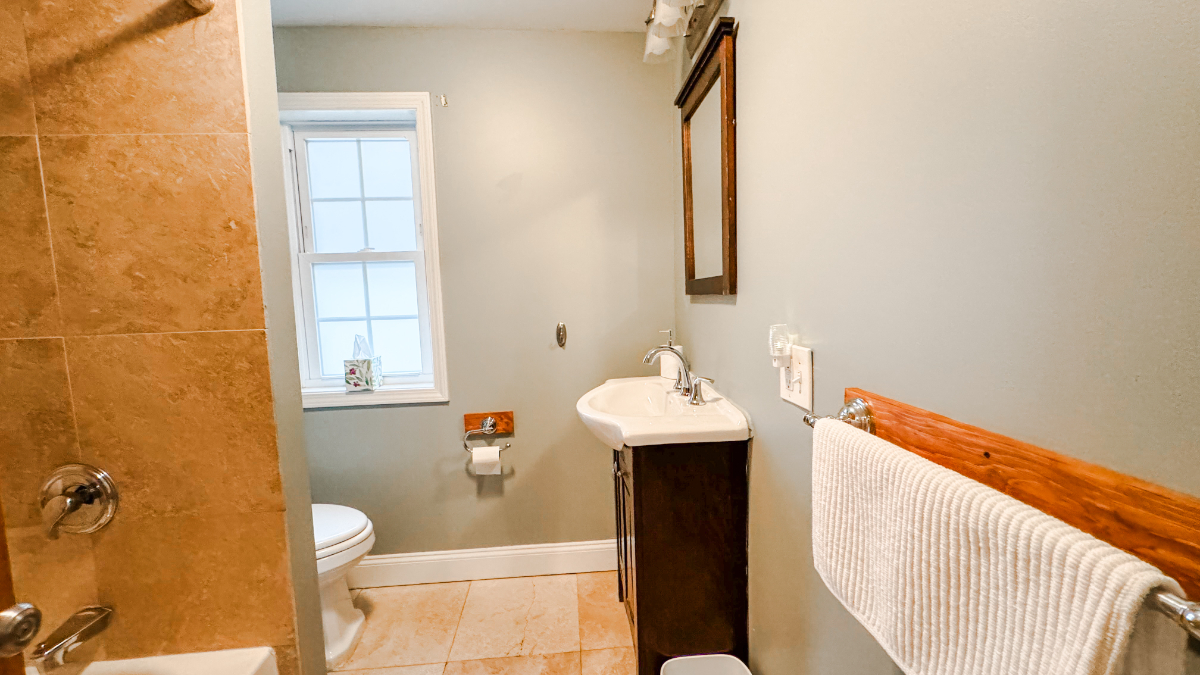 Fully Furnished 6BR / 3BA Home - Ideal for Traveling Professionals & Extended-Stays - Photo 9