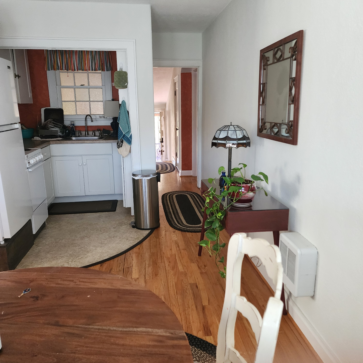 1 Bedroom Apt Near Downtown - Photo 3