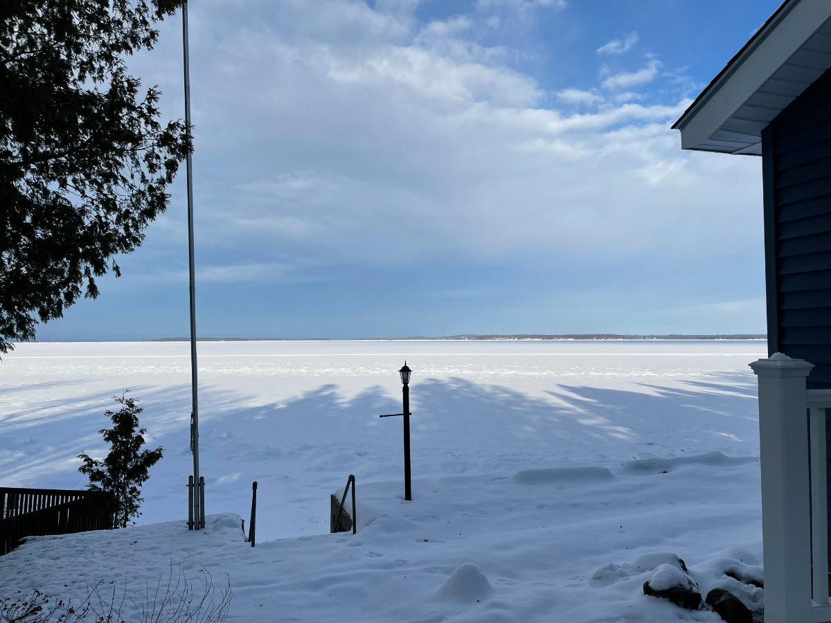 3 Bedroom Lakefront Home - Photo 2