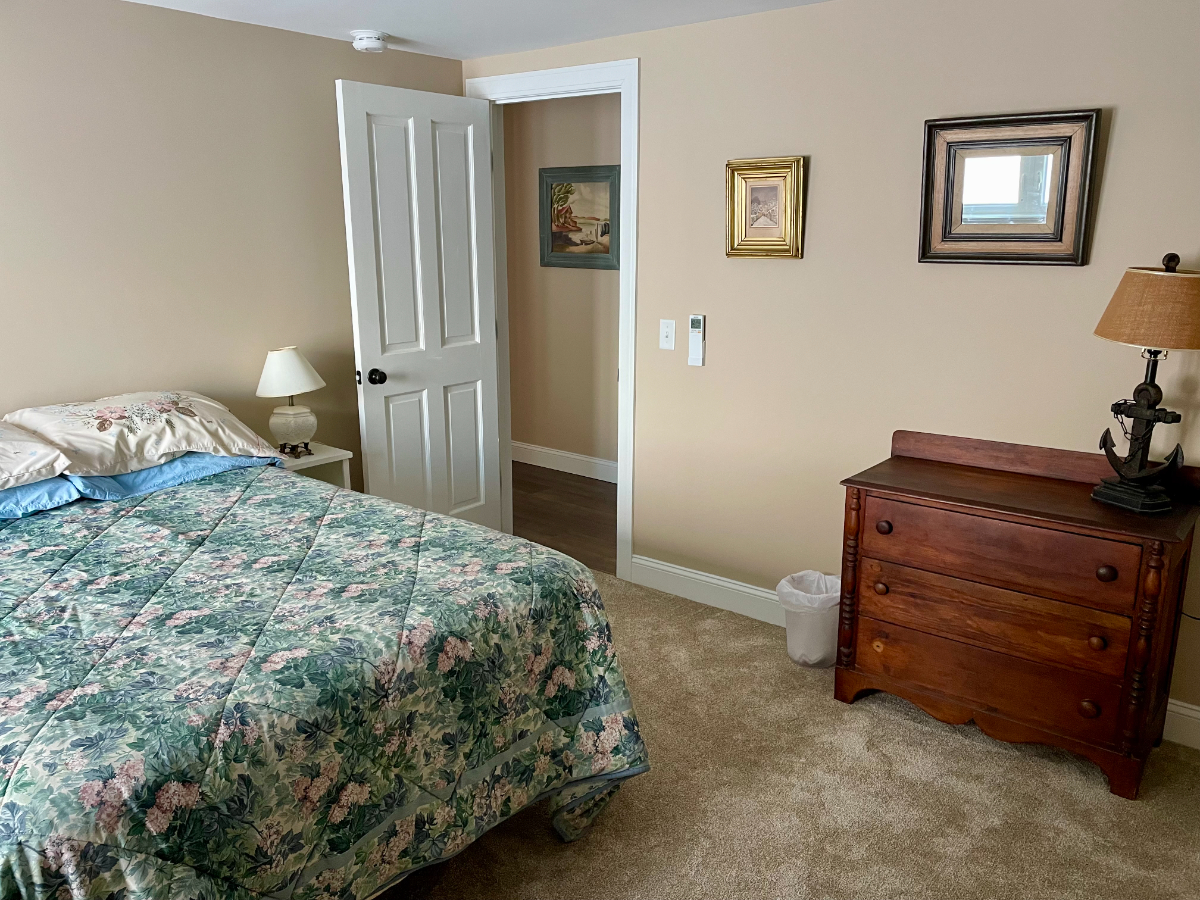 3 Bedroom Lakefront Home - Photo 11